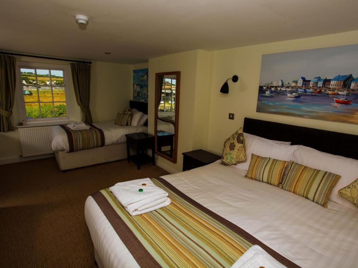 Hotel The George West Bay Esterno foto