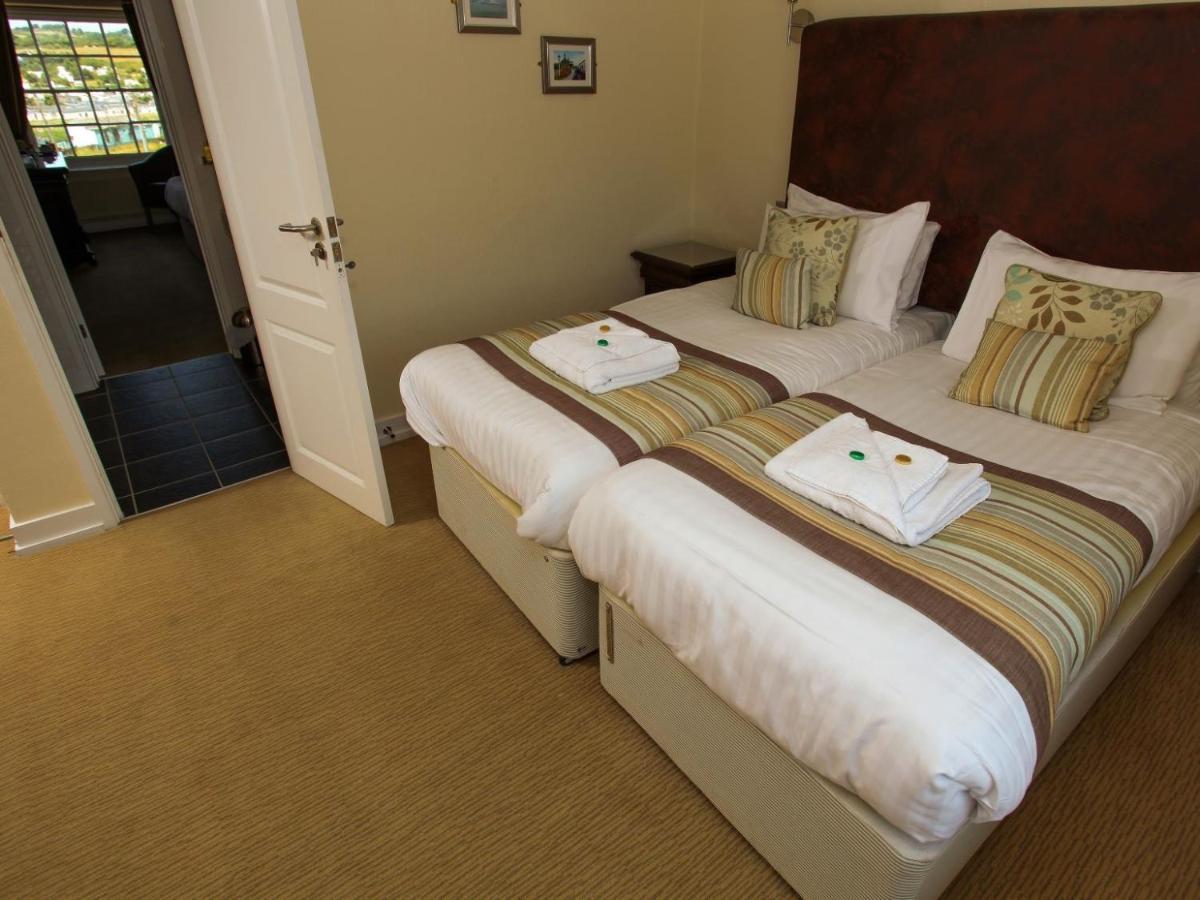 Hotel The George West Bay Esterno foto
