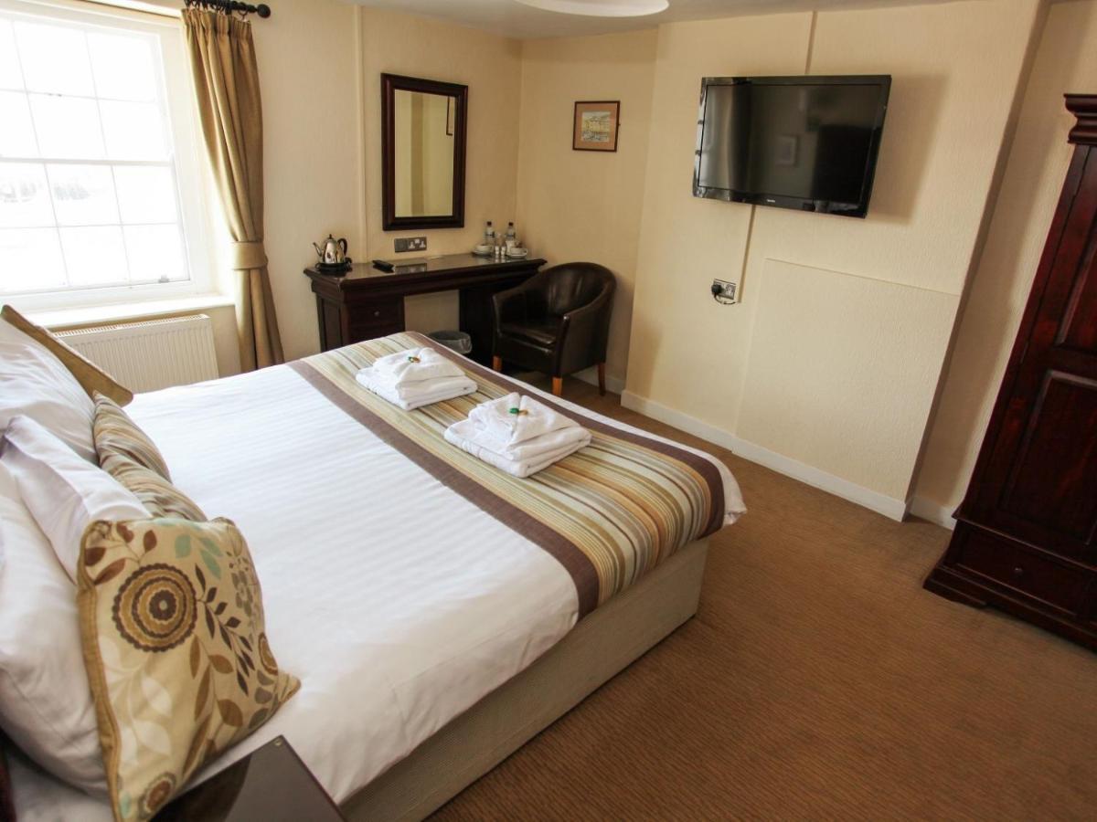 Hotel The George West Bay Esterno foto