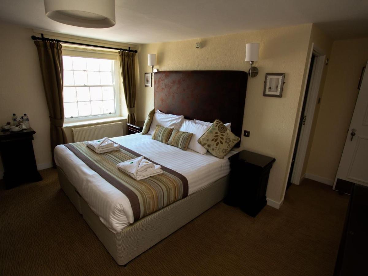 Hotel The George West Bay Esterno foto