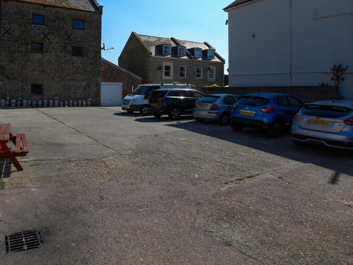 Hotel The George West Bay Esterno foto