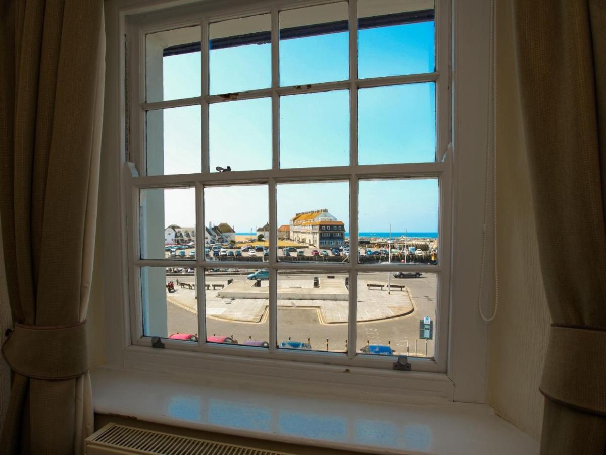 Hotel The George West Bay Esterno foto