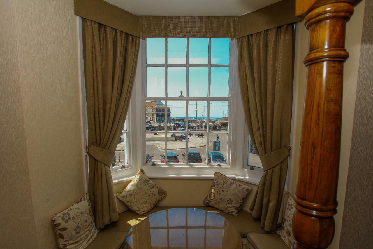 Hotel The George West Bay Esterno foto
