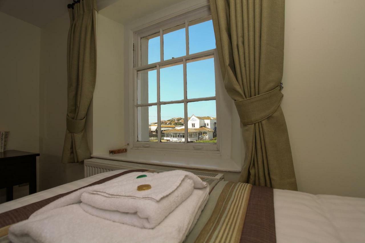 Hotel The George West Bay Esterno foto